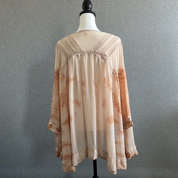 FREE PEOPLE - NEW WITH TAGS - Sheer Boho Blouse Medium - Picture 2 of 8